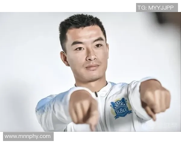 笑着告别绿茵场足球明星的退役之路与人生新篇章