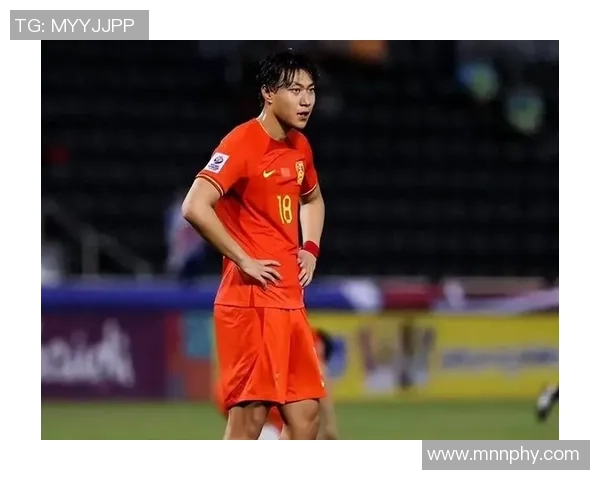 足球明星拄拐照曝光背后故事揭秘伤病对职业生涯的影响与挑战 足球明星拄拐照曝光背后故事揭秘伤病对职业生涯的影响与挑战